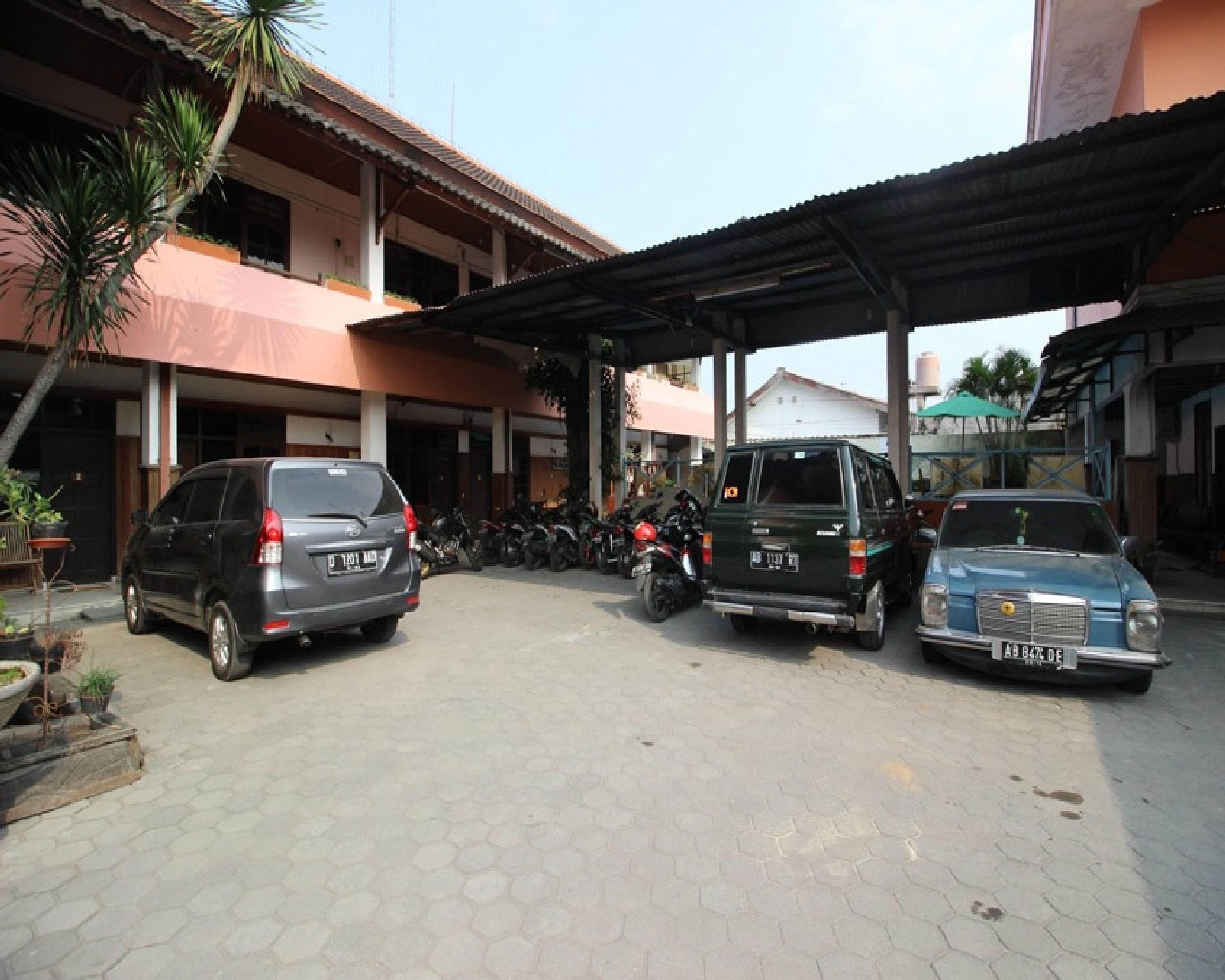 Hotel Reddoorz @ Mantrijeron 2 Yogyakarta Exterior foto