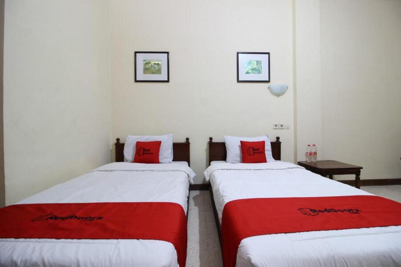 Hotel Reddoorz @ Mantrijeron 2 Yogyakarta Exterior foto