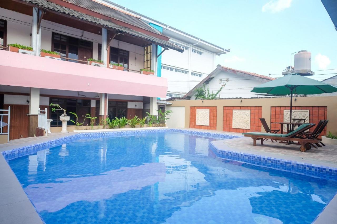 Hotel Reddoorz @ Mantrijeron 2 Yogyakarta Exterior foto