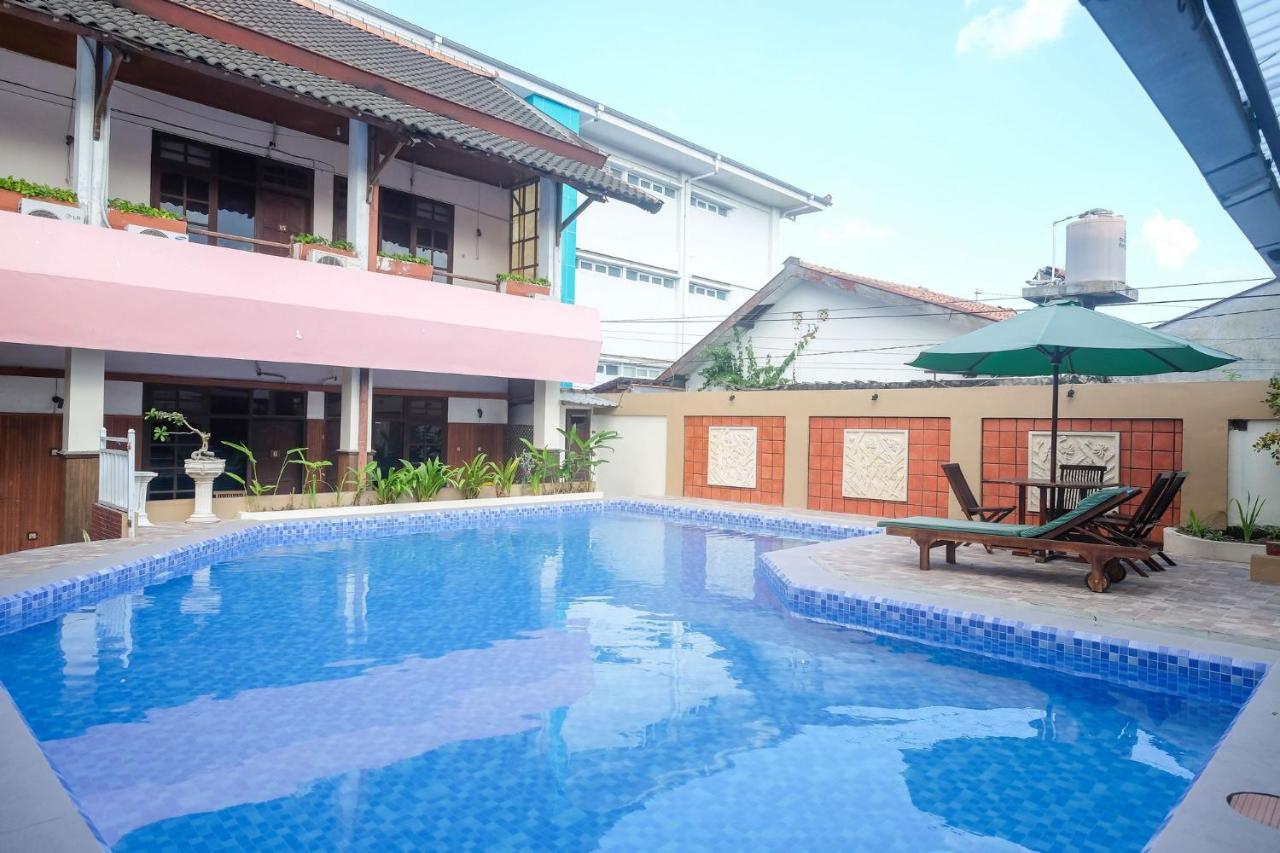 Hotel Reddoorz @ Mantrijeron 2 Yogyakarta Exterior foto