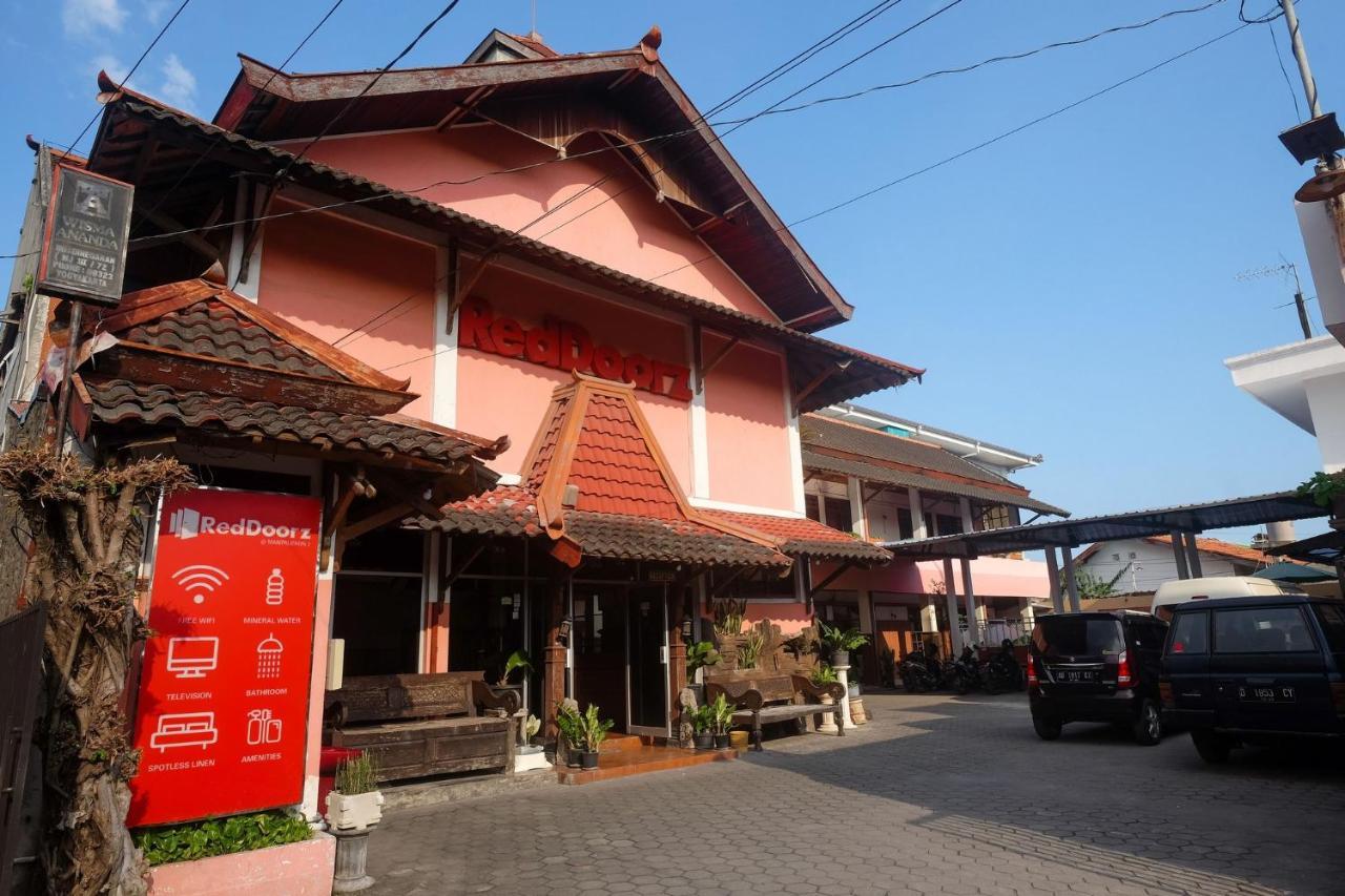 Hotel Reddoorz @ Mantrijeron 2 Yogyakarta Exterior foto
