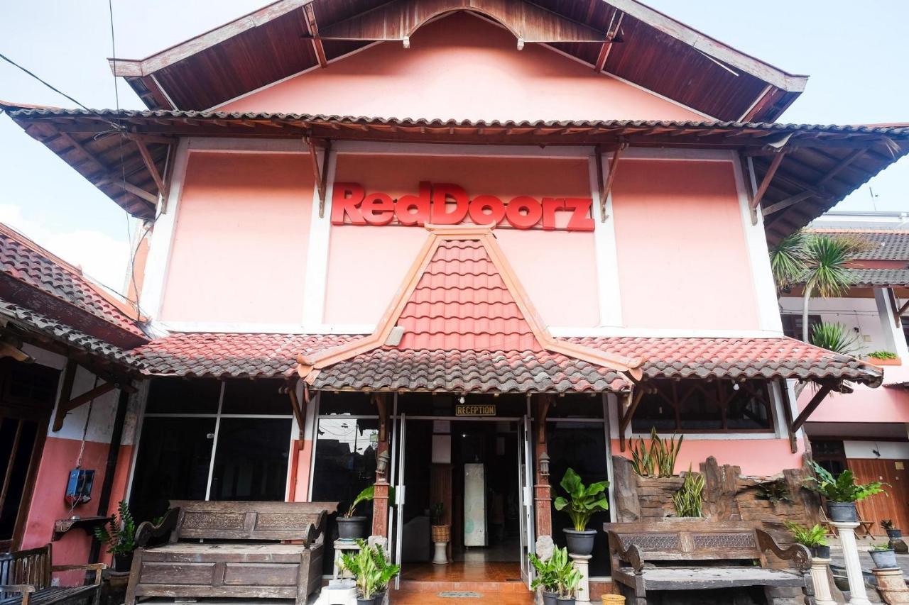 Hotel Reddoorz @ Mantrijeron 2 Yogyakarta Exterior foto